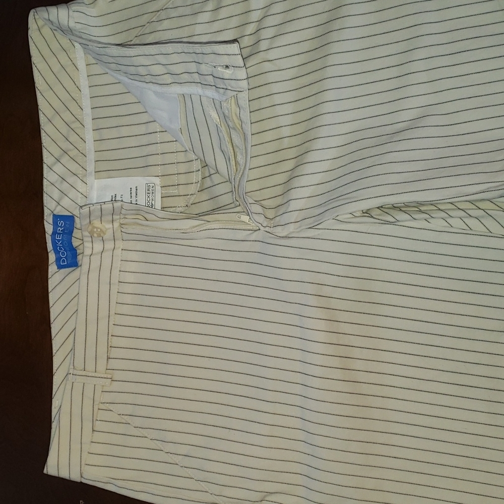 Shorts - Picture 2 of 4